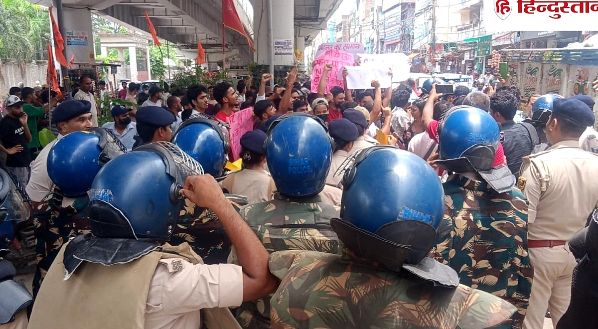 18 जिलों में उग्र प्रदर्शन और लाठी चार्ज, पुलिस की छुट्टियां रद्द; बिहार में हिंसक हो रहा छात्र आन्दोलन