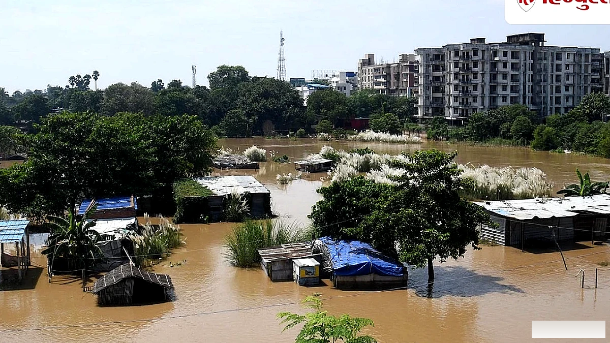 Bihar Flood: गंगा उफनाई तो दियारा में मंडराया बाढ़ का खतरा, सुरक्षित जगह जा रहे लोग; पटना के कई घाटों पर पानी लबालब