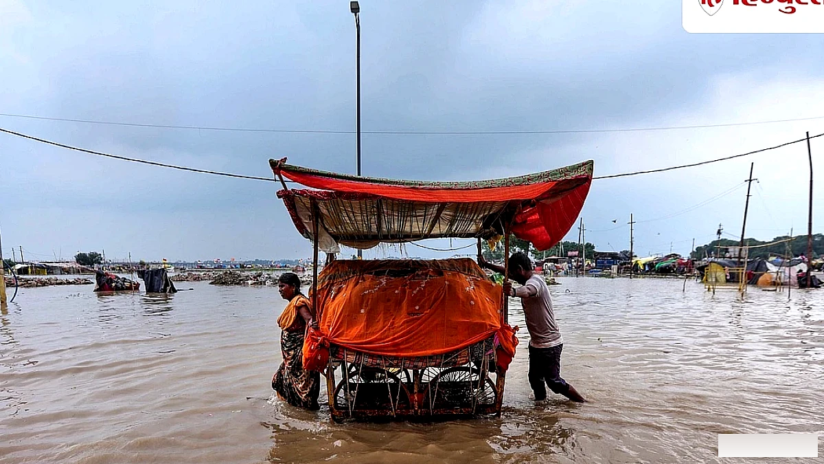 UP Floods: संगमतट डूबा! प्रयागराज में बाढ़ का खतरा, बड़े हनुमान मंदिर की दहलीज पर पहुंचीं गंगा