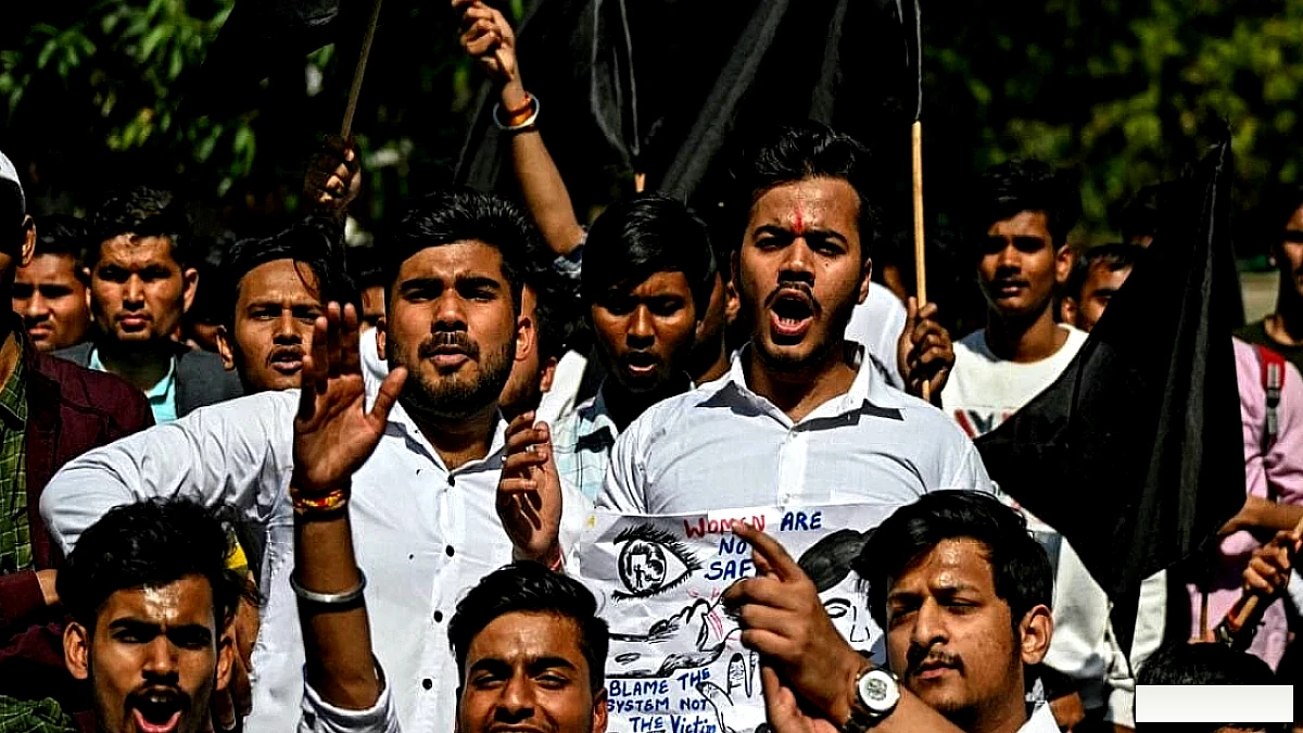 राहुल गांधी के दौरे से पहले पुणे यूनिवर्सिटी हॉस्टल में एबीवीपी, एनएसयूआई के बीच झड़प | वीडियो