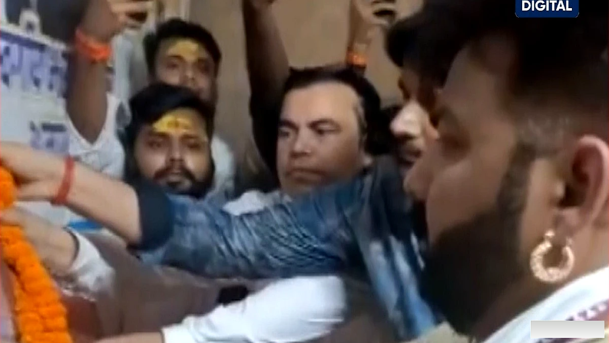 BJP MLC और सिंगर पवन सिंह पहुंचे भरत तिवारी के निवास पर