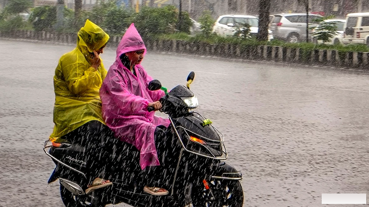 बारिश बनी आफत! दिल्ली-NCR में रेड अलर्ट, ऑफिस जाने से पहले देखें ट्रैफिक अपडेट