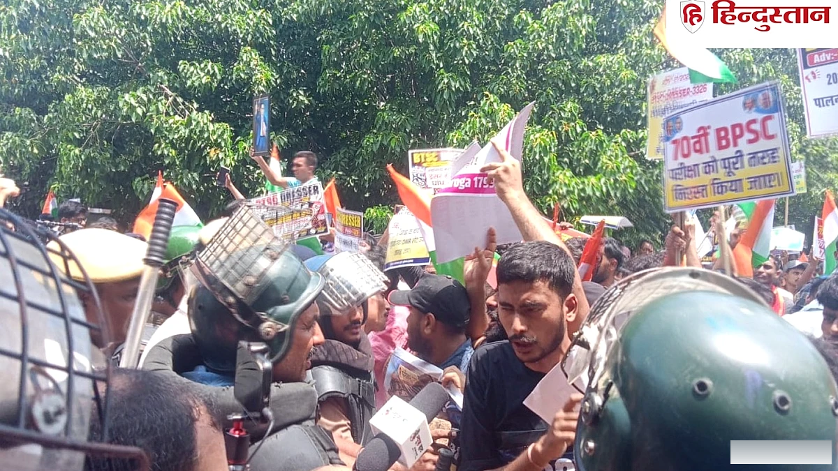 पटना में छात्र संगठनों ने लोकभवन मार्च का ऐलान, पुलिस ने लाठी-डंडे और बैरिकेडिंग से सुरक्षा बढ़ाई