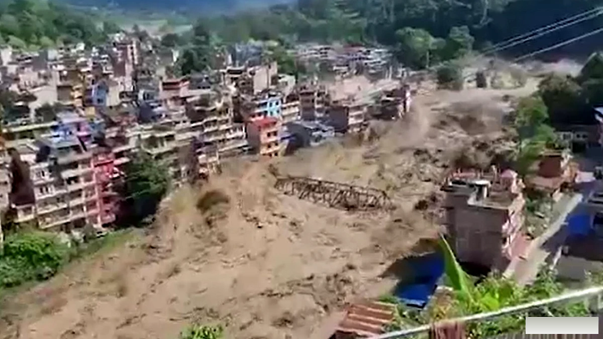 नेपाल में जलप्रलय से 8 की मौत, 105 भारतीय टूरिस्ट समेत 300 से ज्यादा लोग लापता
